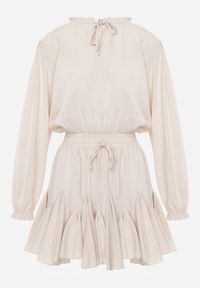 Renee - Beżowa Sukienka z Wiskozą o Rozkloszowanym Kroju z Falbankami i Wiązaniem Meriianes. Okazja: na randkę. Typ kołnierza: kołnierz z falbankami. Kolor: beżowy. Materiał: wiskoza. Styl: elegancki #5