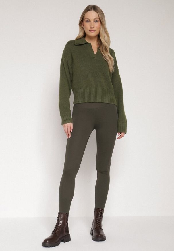 Born2be - Ciemnozielone Klasyczne Legginsy z Regularnym Stanem Ralindia. Okazja: na spacer. Kolor: zielony. Materiał: zamsz. Długość: długie. Styl: klasyczny