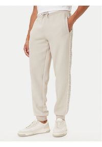 Guess Spodnie dresowe Z5BB18 KB3P2 Beżowy Regular Fit. Kolor: beżowy. Materiał: bawełna, syntetyk #1