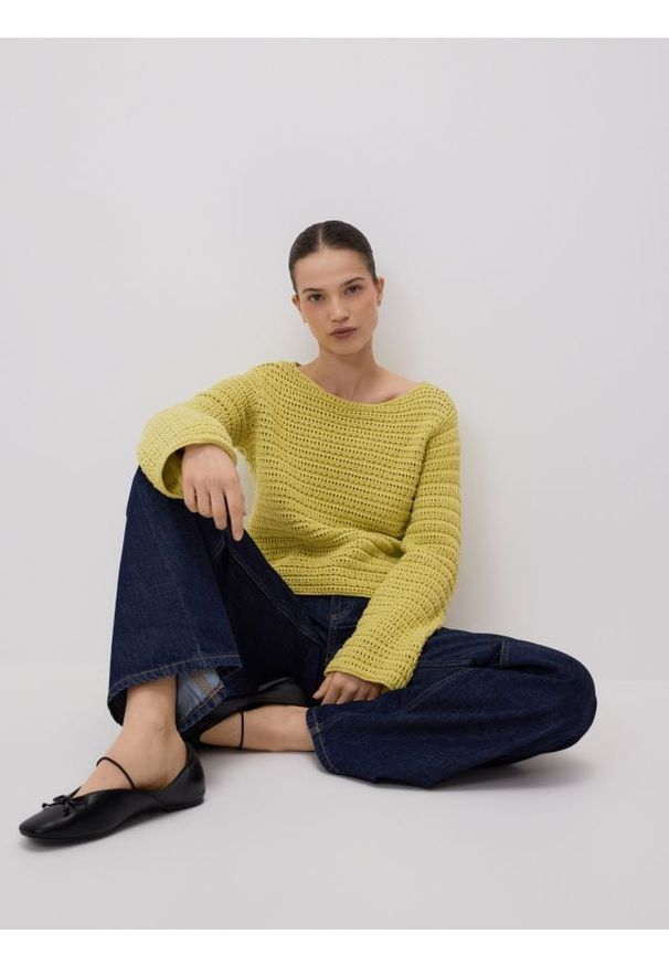 Reserved - Sweter z luźnym splotem - zielony. Kolor: zielony. Materiał: dzianina, bawełna. Wzór: ze splotem