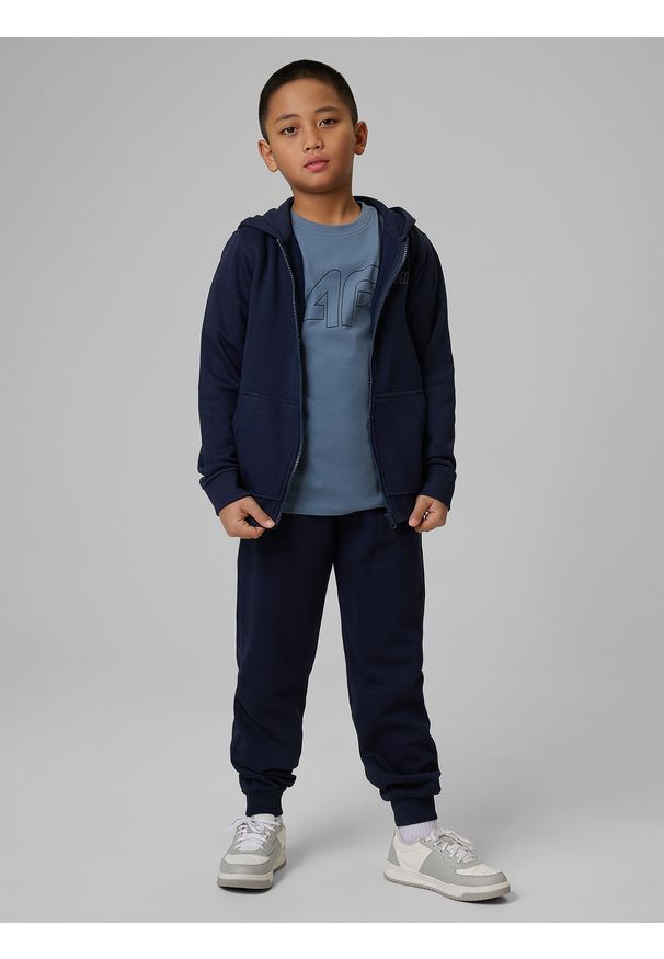 4f - 4F T-shirt regular z nadrukiem chłopięcy - granatowy 152 (11-12 lat). Okazja: na co dzień, na uczelnię. Kolor: niebieski. Materiał: bawełna, skóra, materiał. Wzór: nadruk. Sezon: lato. Styl: casual, klasyczny