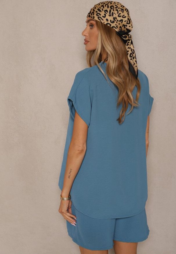 Renee - Niebieski Komplet z Wiskozą T-shirt z Ozdobnymi Guzikami i Szorty Niterela. Kolor: niebieski. Materiał: wiskoza