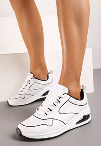 Renee - Biało-Czarne Sneakersy przed Kostkę z Podeszwą Typu Air z Imitacji Skóry Ialoella. Wysokość cholewki: przed kostkę. Nosek buta: okrągły. Zapięcie: sznurówki. Kolor: biały. Materiał: skóra. Obcas: na obcasie. Wysokość obcasa: niski #4