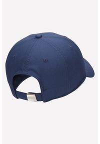 Czapka z daszkiem Nike Dri-Fit Club Unstructured Metal Swoosh. Kolor: niebieski. Styl: sportowy