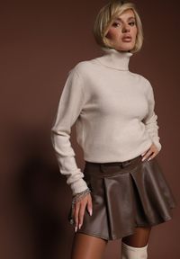 Renee - Beżowy Golf z Wełną i Wiskozą Olmeze. Typ kołnierza: golf. Kolor: beżowy. Materiał: wełna, wiskoza. Styl: klasyczny