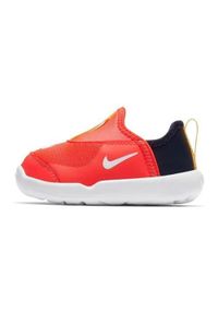 Buty do chodzenia niemowlęce Nike Lil Swoosh TD. Zapięcie: bez zapięcia. Kolor: czerwony. Materiał: materiał, syntetyk. Szerokość cholewki: normalna. Sport: turystyka piesza