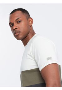Ombre Clothing - T-shirt męski trójkolorowy w szerokie pasy - kremowo-grafitowy V6 OM-TSCT-0152 - XXL. Okazja: na co dzień. Kolor: szary. Materiał: bawełna, materiał. Wzór: aplikacja. Styl: casual