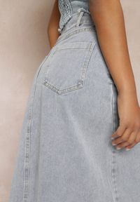Renee - Jasnoniebieska Postrzępiona Spódnica Maxi z Jeansu z Rozcięciem Feedi. Stan: podwyższony. Kolor: niebieski. Materiał: jeans