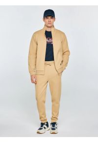 Big-Star - Bluza męska rozpinana ze stójką beżowa Wlador 801. Okazja: na co dzień. Typ kołnierza: kołnierzyk stójkowy. Kolor: beżowy. Materiał: dzianina, dresówka, jeans. Wzór: ze splotem, nadruk. Styl: sportowy, casual, elegancki #7