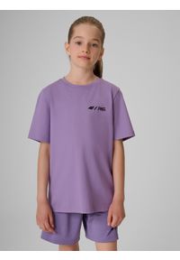 4f - 4F T-shirt regular z nadrukiem dziecięcy 4F JUNIOR x Robert Lewandowski - fioletowy 134 (8-9 lat). Okazja: na co dzień. Kolor: fioletowy. Materiał: bawełna, dzianina. Wzór: nadruk. Sezon: lato. Styl: młodzieżowy, sportowy, casual #1