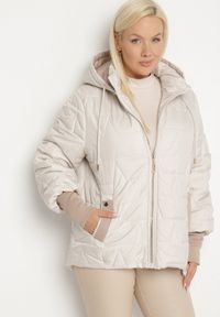 Born2be - Jasnoszara Pikowana Kurtka o Prostym Kroju z Kapturem Tulorisa. Okazja: na co dzień, na spacer. Typ kołnierza: kaptur. Kolekcja: plus size. Kolor: szary. Materiał: jeans. Wzór: aplikacja. Styl: klasyczny, casual, elegancki