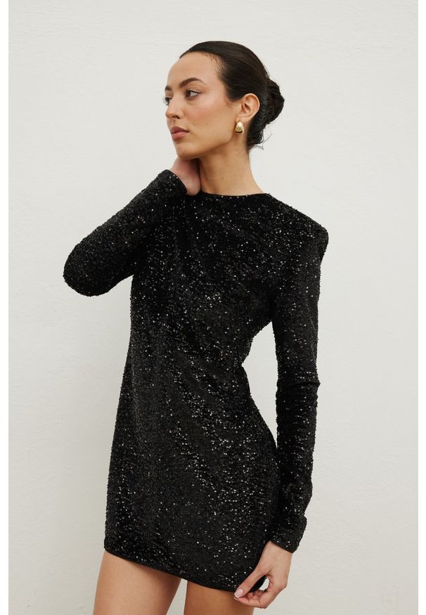 Marsala - Sukienka z cekinami w kolorze BLACK- CONFETTI. Okazja: na imprezę. Materiał: poliester, elastan. Wzór: gładki. Styl: klasyczny, elegancki. Długość: mini
