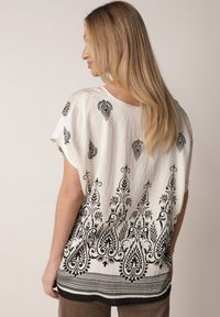 Born2be - Czarna Wiskozowa Bluzka z Etnicznym Wzorem Melloshell. Okazja: na co dzień. Kolekcja: plus size. Kolor: czarny. Materiał: wiskoza. Długość: krótkie. Sezon: lato. Styl: casual, klasyczny #2