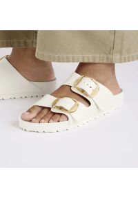 Birkenstock - BIRKENSTOCK Arizona Big Buckle EVA Eggshell Klapki damskie. Okazja: na spacer, na plażę. Kolor: kremowy. Materiał: materiał. Sezon: lato. Styl: klasyczny, elegancki #7