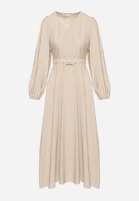 Born2be - Beżowa Wiskozowa Sukienka o Rozkloszowanym Kroju z Paskiem z Klamerką Arilesse. Okazja: na co dzień. Typ kołnierza: dekolt w kształcie V. Kolor: beżowy. Materiał: wiskoza. Styl: casual, elegancki #7