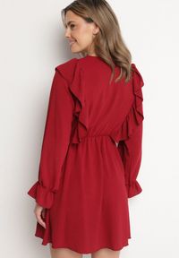 Born2be - Bordowa Rozkloszowana Sukienka o Kopertowym Kroju z Falbankami Celonara. Okazja: na imprezę. Typ kołnierza: kołnierz z falbankami. Kolor: czerwony. Typ sukienki: kopertowe. Styl: elegancki #7