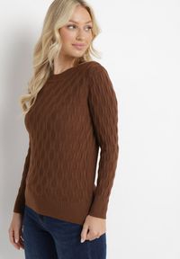 Born2be - Ciemnobrązowy Klasyczny Sweter z Tłoczonym Zdobieniem Nainea. Okazja: na co dzień. Kolor: brązowy. Wzór: aplikacja. Styl: klasyczny