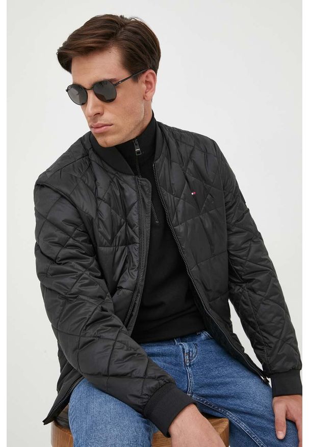 TOMMY HILFIGER - Tommy Hilfiger kurtka bomber męski kolor czarny przejściowa. Kolor: czarny. Materiał: poliester