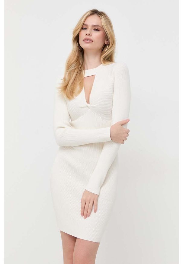 Guess sukienka kolor beżowy mini dopasowana. Kolor: beżowy. Materiał: materiał, dzianina, wiskoza. Długość rękawa: długi rękaw. Typ sukienki: dopasowane. Długość: mini