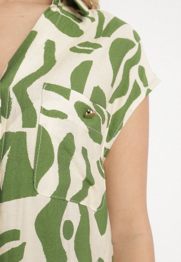 Born2be - Zielona Sukienka o Koszulowym Kroju w Geometryczny Wzór Saranea. Okazja: na co dzień, na spotkanie biznesowe. Typ kołnierza: dekolt w serek. Kolor: zielony. Długość rękawa: krótki rękaw. Wzór: geometria. Sezon: wiosna, lato. Typ sukienki: koszulowe. Styl: biznesowy, casual