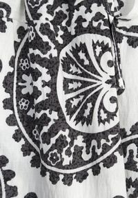 Born2be - Czarna Rozkloszowana Spódnica z Wiskozy z Wysokim Stanem i Etnicznym Wzorem Ari. Okazja: do pracy, na co dzień, na spacer. Stan: podwyższony. Kolor: czarny. Materiał: wiskoza. Wzór: aplikacja. Sezon: lato. Styl: casual #6