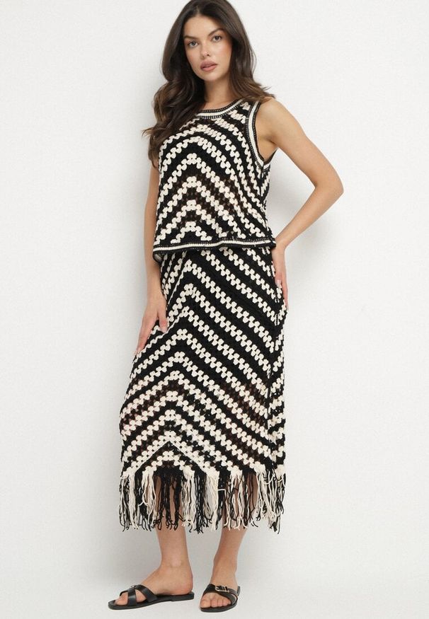 Born2be - Czarna Ołówkowa Spódnica z Bawełną z Frędzlami Zimarelle. Okazja: na co dzień. Kolor: czarny. Materiał: bawełna. Styl: casual, elegancki