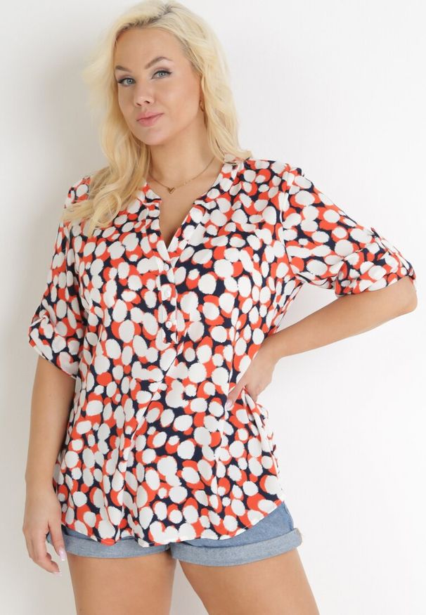 Born2be - Pomarańczowo-Biała Bluzka z Trójkątnym Dekoltem w Fantazyjny Print Anola. Okazja: na co dzień, do pracy. Kolor: pomarańczowy. Wzór: nadruk. Styl: casual