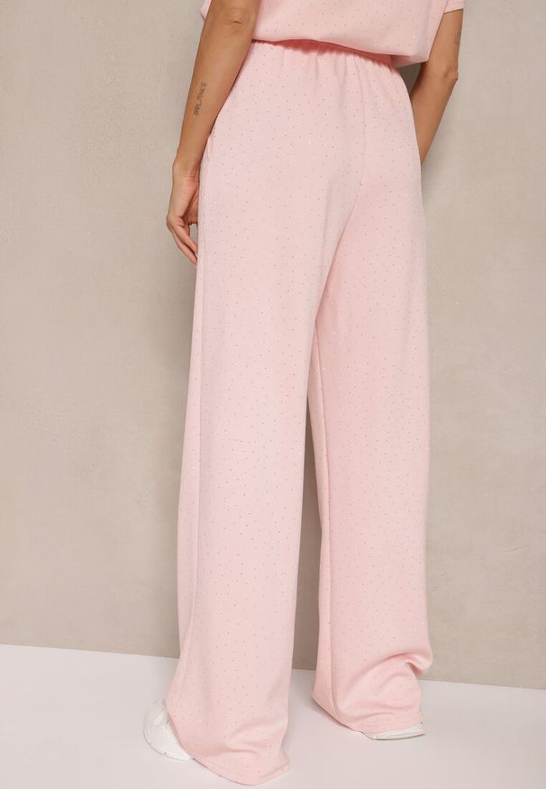 Renee - Różowe Spodnie z Wiskozą o Szerokim Kroju z Cyrkoniami Zeleria. Okazja: na co dzień. Kolor: różowy. Materiał: wiskoza. Styl: elegancki, casual