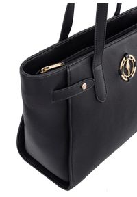 Ochnik - Czarna torebka damska z logo. Kolor: czarny. Materiał: skórzane. Styl: casual, elegancki. Rodzaj torebki: na ramię #4