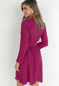 Born2be - Ciemnofioletowa Sukienka Plisowana z Paskiem Flyne. Kolor: fioletowy. Długość rękawa: długi rękaw. Styl: elegancki. Długość: mini #2