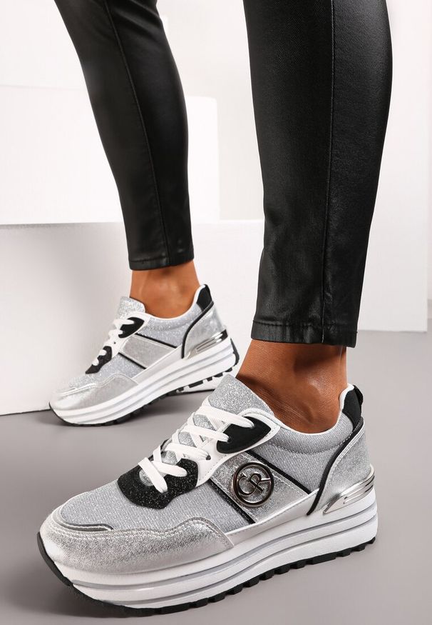 Renee - Srebrne Brokatowe Sneakersy na Grubej Podeszwie Lelina. Kolor: srebrny
