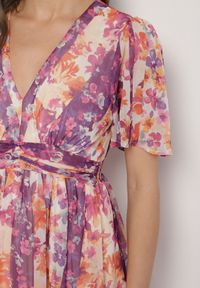 Born2be - Fioletowa Sukienka w Kwiatowy Wzór Rinovea. Okazja: na co dzień, na spacer. Kolor: fioletowy. Wzór: kwiaty. Sezon: lato. Styl: casual, elegancki #7