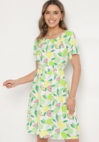 Born2be - Zielona Sukienka Hiszpanka z Bawełną i Motywem Cytrusów Avfila. Okazja: na co dzień. Typ kołnierza: dekolt hiszpanka. Kolor: zielony. Materiał: bawełna. Sezon: lato. Styl: casual, elegancki #6