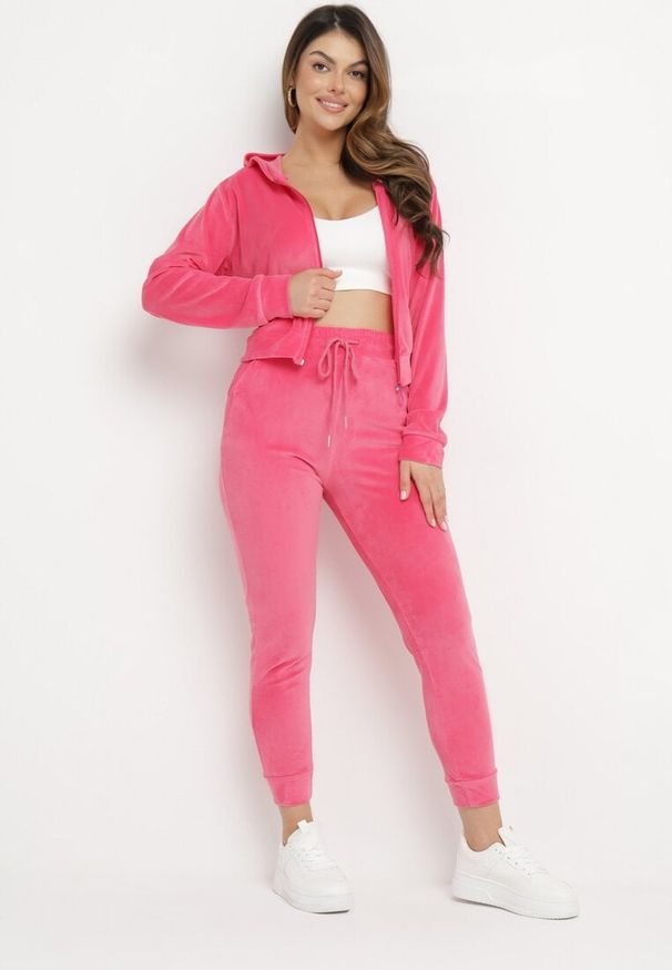 Born2be - Fuksjowy Welurowy Komplet Dresowy Bluza z Kapturem i Spodnie Petyra. Kolor: różowy. Materiał: welur, dresówka. Wzór: jednolity