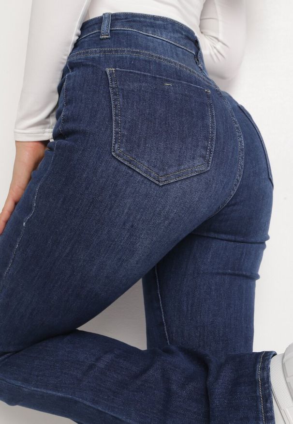 Born2be - Granatowe Jeansy Dzwony Drenta. Okazja: na co dzień. Stan: podwyższony. Kolekcja: dla wysokich. Kolor: niebieski. Styl: casual, klasyczny, retro