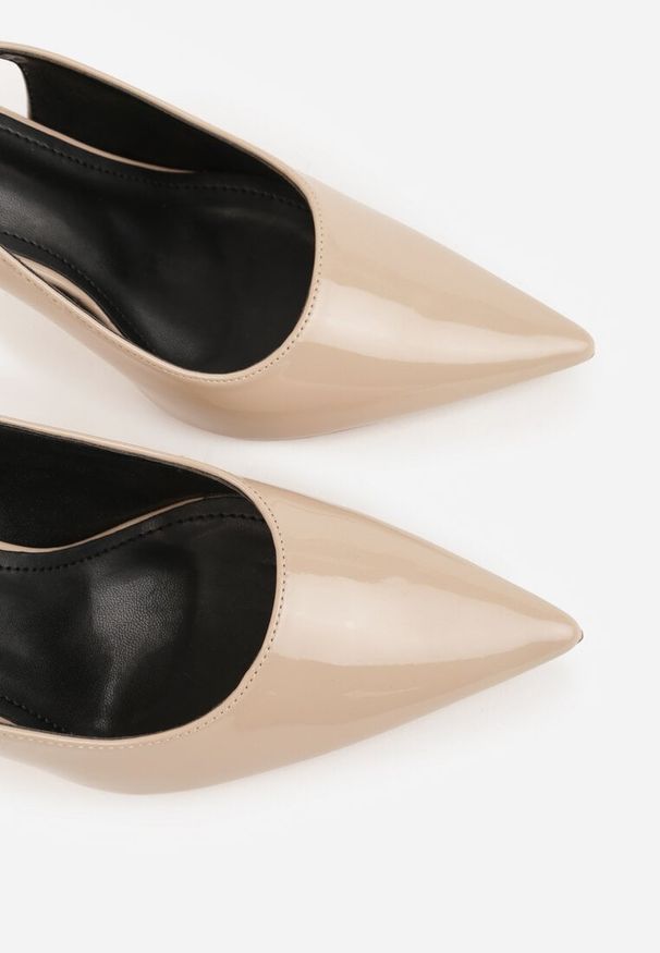 Renee - Beżowe Sandały Slingback na Szpilce z Lakierowanym Połyskiem i Aplikacją Phisvienne. Kolor: beżowy. Materiał: lakier. Wzór: aplikacja. Obcas: na szpilce. Styl: elegancki