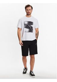 Calvin Klein T-Shirt Motion Graphic K10K111116 Biały Regular Fit. Kolor: biały. Materiał: bawełna #5