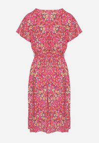 Born2be - Różowa Wiskozowa Kopertowa Sukienka Wiązana Materiałowym Sznurkiem z Gumką w Talii Zanlea. Typ kołnierza: dekolt w kształcie V. Kolor: różowy. Materiał: wiskoza, materiał. Długość rękawa: krótki rękaw. Sezon: lato. Typ sukienki: kopertowe #4