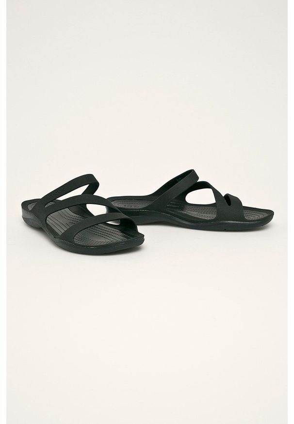 Crocs - Klapki. Kolor: czarny. Materiał: materiał. Wzór: gładki. Obcas: na obcasie. Wysokość obcasa: niski