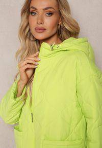 Renee - Zielona Pikowana Kurtka o Fasonie Oversize z Kapturem i Naszytymi Kieszeniami Gomella. Typ kołnierza: kaptur. Kolor: zielony. Wzór: aplikacja #5