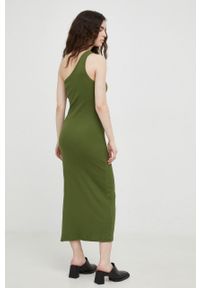 GESTUZ - Gestuz sukienka kolor zielony midi prosta. Okazja: na co dzień. Kolor: zielony. Materiał: bawełna, dzianina. Długość rękawa: na ramiączkach. Wzór: gładki. Typ sukienki: proste. Styl: casual. Długość: midi