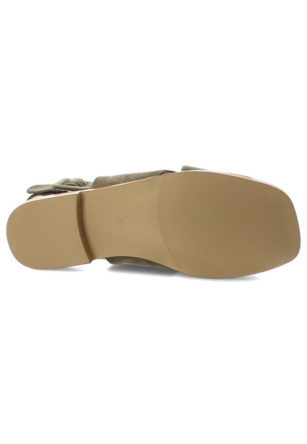 Sandały damskie S.Barski, cholewka ze skóry naturalnej zamszowej zapinane na sprzączkę, zielone, JC61-1001. Zapięcie: sprzączka. Kolor: zielony. Materiał: skóra, zamsz