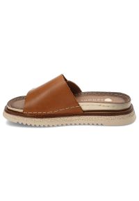 Brązowe Klapki Armodo Modne Obuwie Damskie. Okazja: na co dzień, na spacer. Kolor: brązowy. Materiał: skóra. Sezon: lato. Styl: casual, klasyczny, elegancki #9