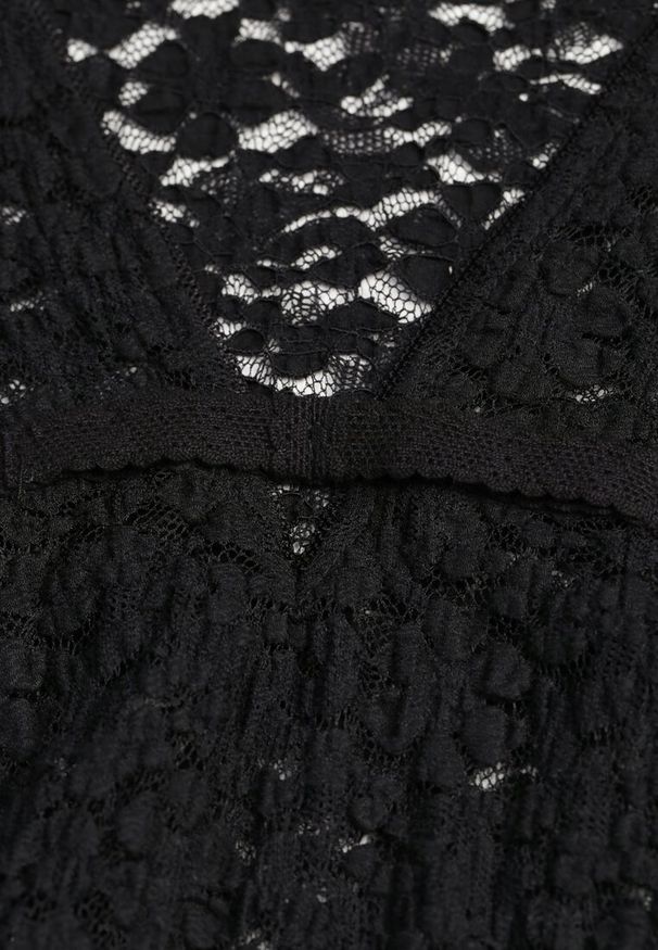 Renee - Czarna Bluzka Longsleeve z Koronki z Dekoltem w Kształcie Litery V Lerafera. Typ kołnierza: dekolt w kształcie V. Kolor: czarny. Materiał: koronka. Długość rękawa: długi rękaw. Wzór: koronka. Styl: rockowy