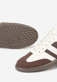 Renee - Beżowo-Brązowe Casualowe Sneakersy na Płaskiej Podeszwie z Paskami Jereria. Okazja: na co dzień. Zapięcie: pasek. Kolor: beżowy. Materiał: jeans. Obcas: na płaskiej podeszwie #5