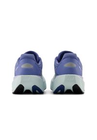 Buty damskie New Balance FuelCell Rebel v5 WFCX5TV – niebieskie. Kolor: różowy. Materiał: syntetyk, materiał, guma. Szerokość cholewki: normalna. Wzór: geometria. Sport: bieganie, fitness #5