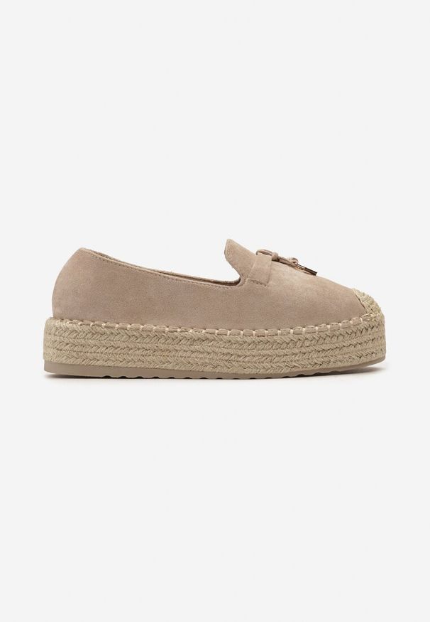 Renee - Ciemnobeżowe Espadryle na Plecionej Platformie z Metalicznymi Detalami Zamielle. Kolor: beżowy. Wzór: aplikacja. Obcas: na platformie. Styl: wakacyjny