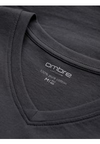Ombre Clothing - Longsleeve męski bez nadruku z dekoltem w serek - grafitowy V4 - Rozmiar: L. Okazja: na co dzień. Typ kołnierza: dekolt w serek. Kolor: szary. Materiał: materiał, bawełna. Długość rękawa: długi rękaw. Długość: długie. Wzór: gładki, jednolity. Styl: klasyczny, casual, elegancki #4