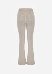 Born2be - Jasnobeżowe Gładkie Jeansy o Fasonie Dzwonów Drenta. Okazja: na co dzień. Stan: podwyższony. Kolekcja: dla wysokich. Kolor: beżowy. Wzór: gładki. Styl: casual, klasyczny, retro #4