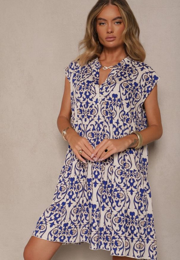 Renee - Niebieska Rozkloszowana Sukienka z Bawełny z Falbanką Livalia. Okazja: na co dzień. Kolor: niebieski. Materiał: bawełna. Sezon: wiosna. Styl: elegancki, casual